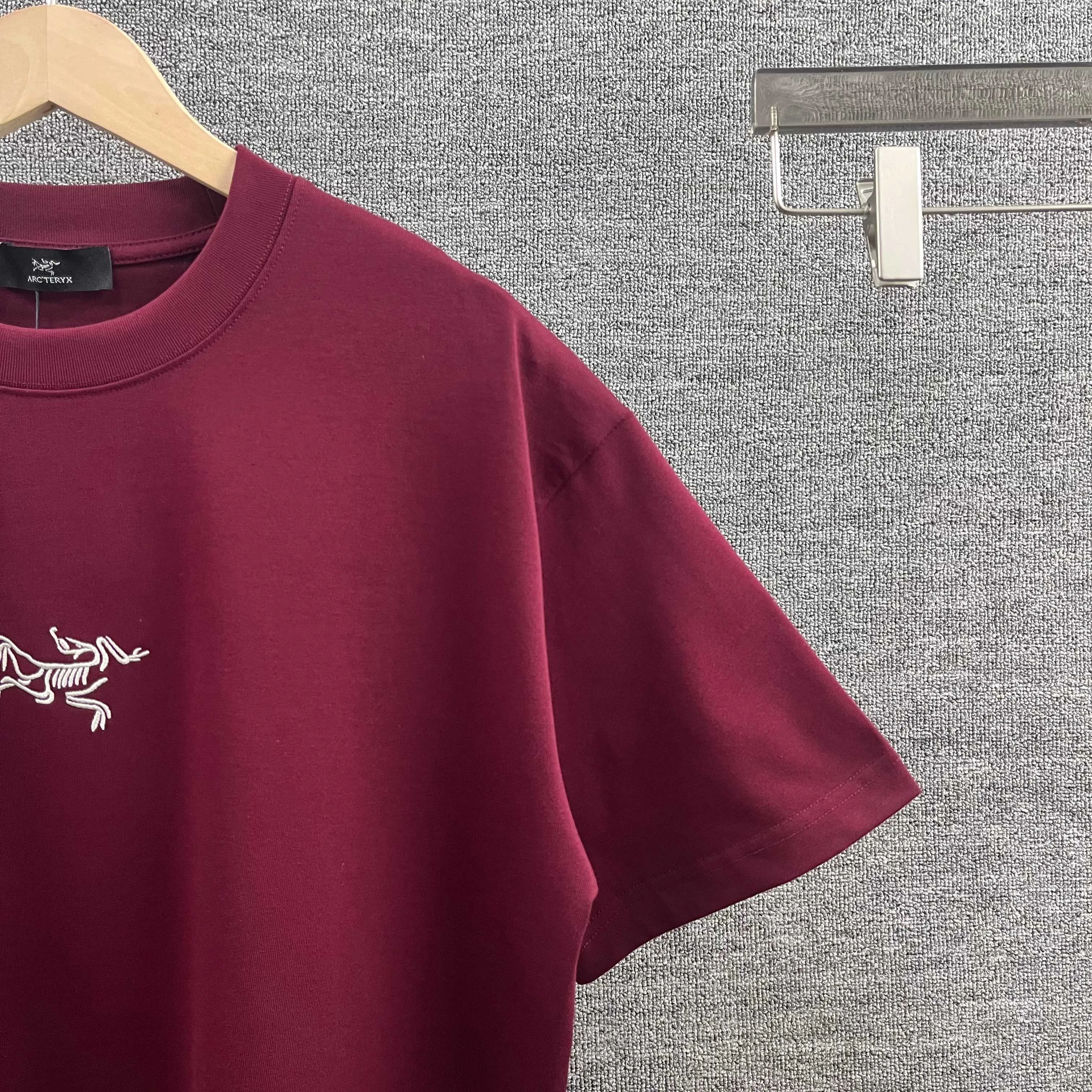 AR*C'TE*RYX* * 2026 New Arrival Classic logo T Same Style ：Black White Red Size： S （90-130 ） M （120-150 ） L （140-165 ） XL （160-180 ） XXL （180 ）